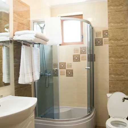 Pensión Imperial House 3*